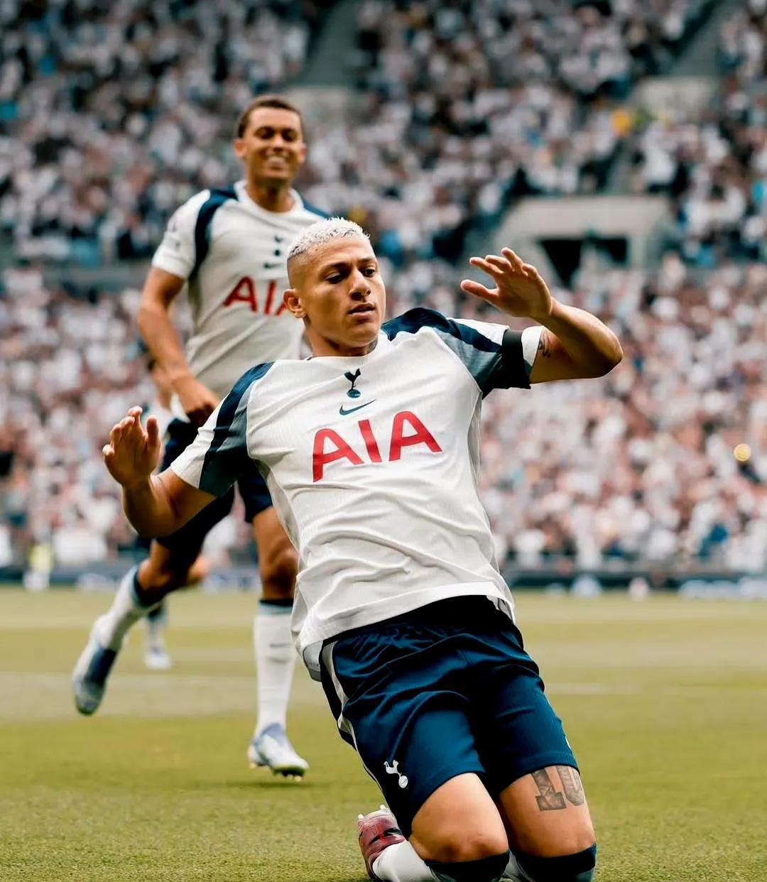 曼联迎中超关键赛，转会期再遭质疑，更衣室稳定，身体对抗强度拉满的简单介绍-九游官网